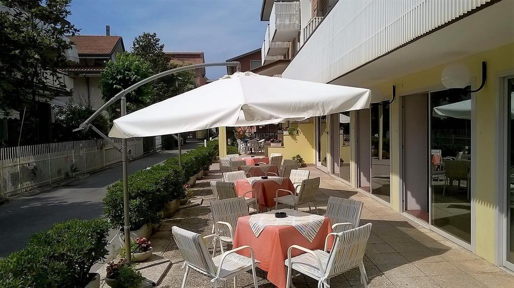 Hotel Montecarlo Nord Rimini Buitenkant foto